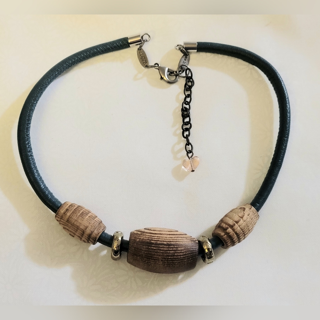 Sabika Wooden & Green Choker Necklace W 2017 Collection